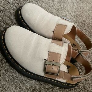 Slingback mule in beige SIZE 7 Dr. Martens